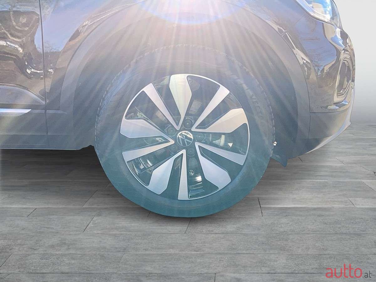 2024' Volkswagen T-Roc photo #6