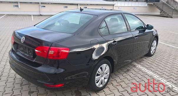 2012' Volkswagen Jetta photo #3