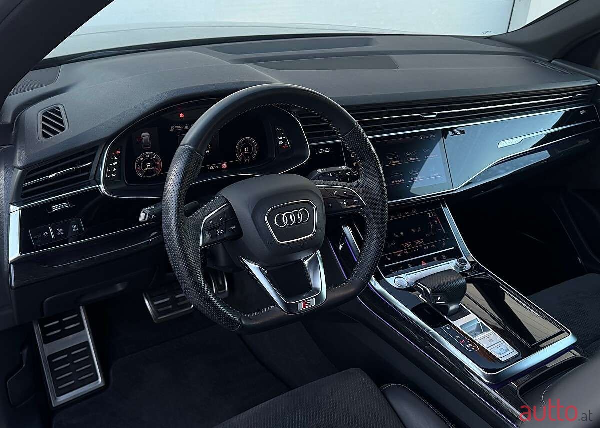 2019' Audi Q8 photo #6