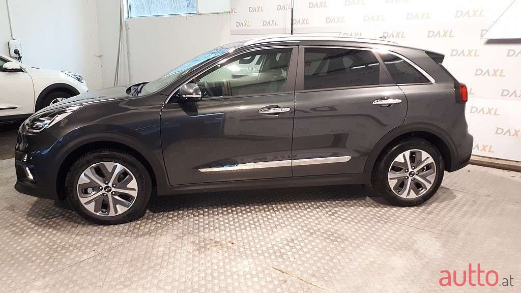 2021' Kia Niro photo #2