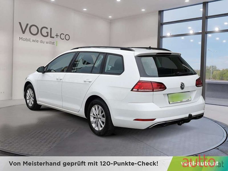 2019' Volkswagen Golf photo #3