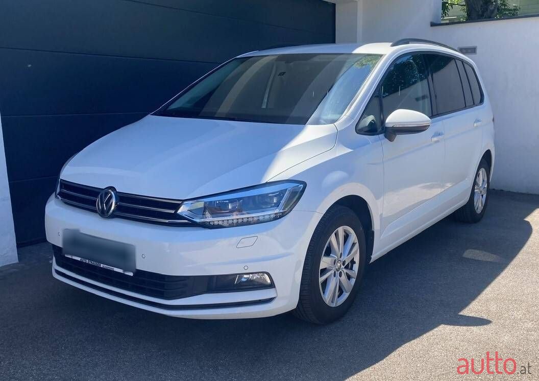 2019' Volkswagen Touran photo #1