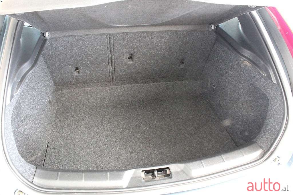 2013' Volvo V40 photo #5