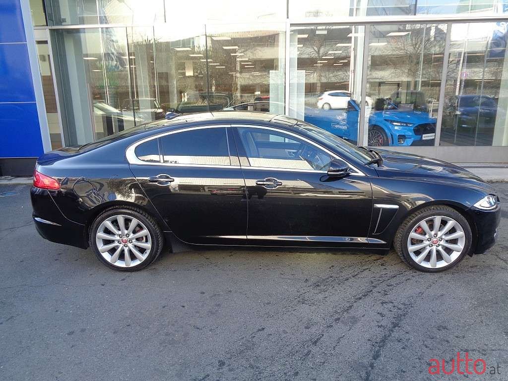 2014' Jaguar XF photo #5