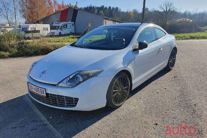 2011' Renault Laguna photo #1