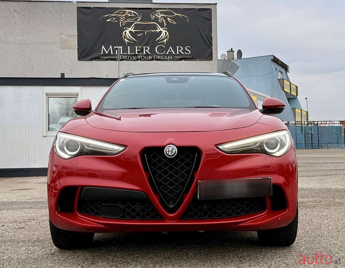 2018' Alfa Romeo Stelvio photo #5