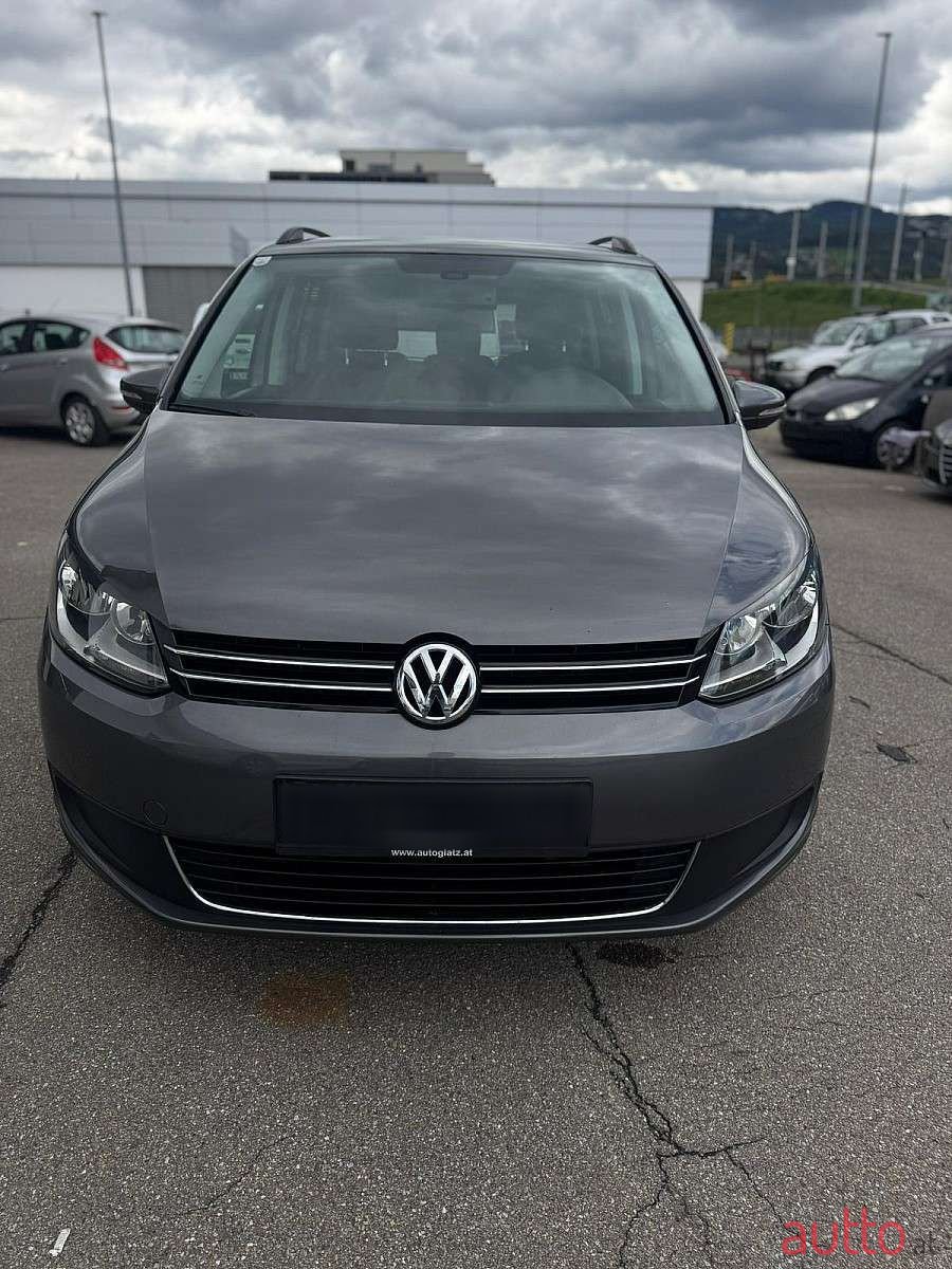 2014' Volkswagen Touran photo #2