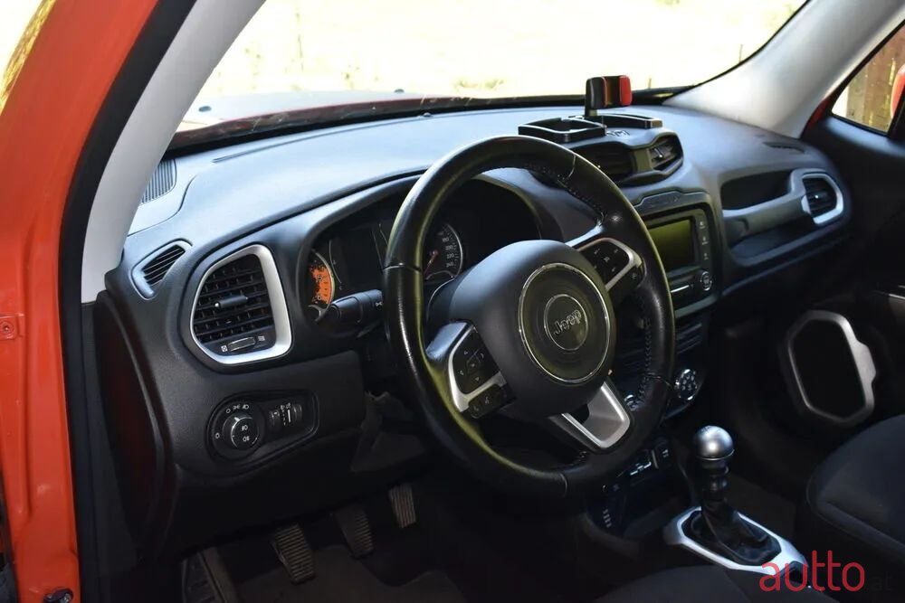 2016' Jeep Renegade photo #4