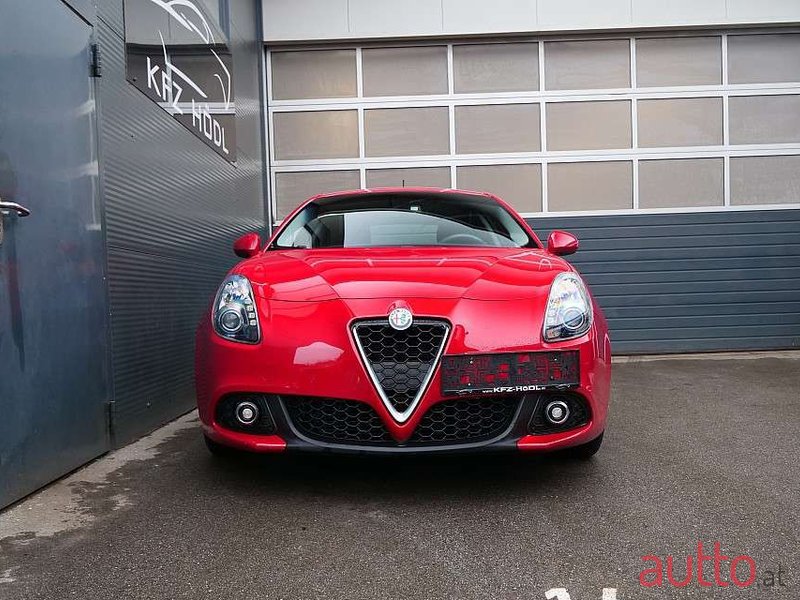 2018' Alfa Romeo Giulietta photo #2