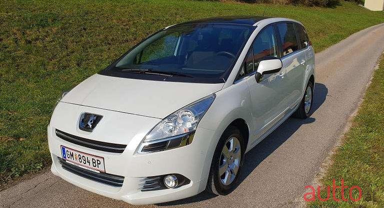 2010' Peugeot 5008 photo #1