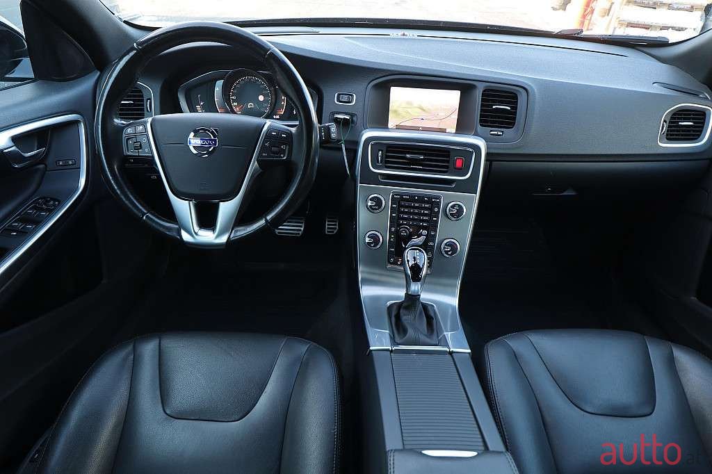 2017' Volvo V60 photo #5