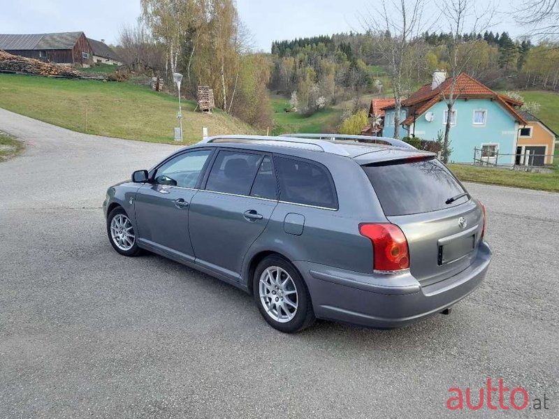 2004' Toyota Avensis photo #4