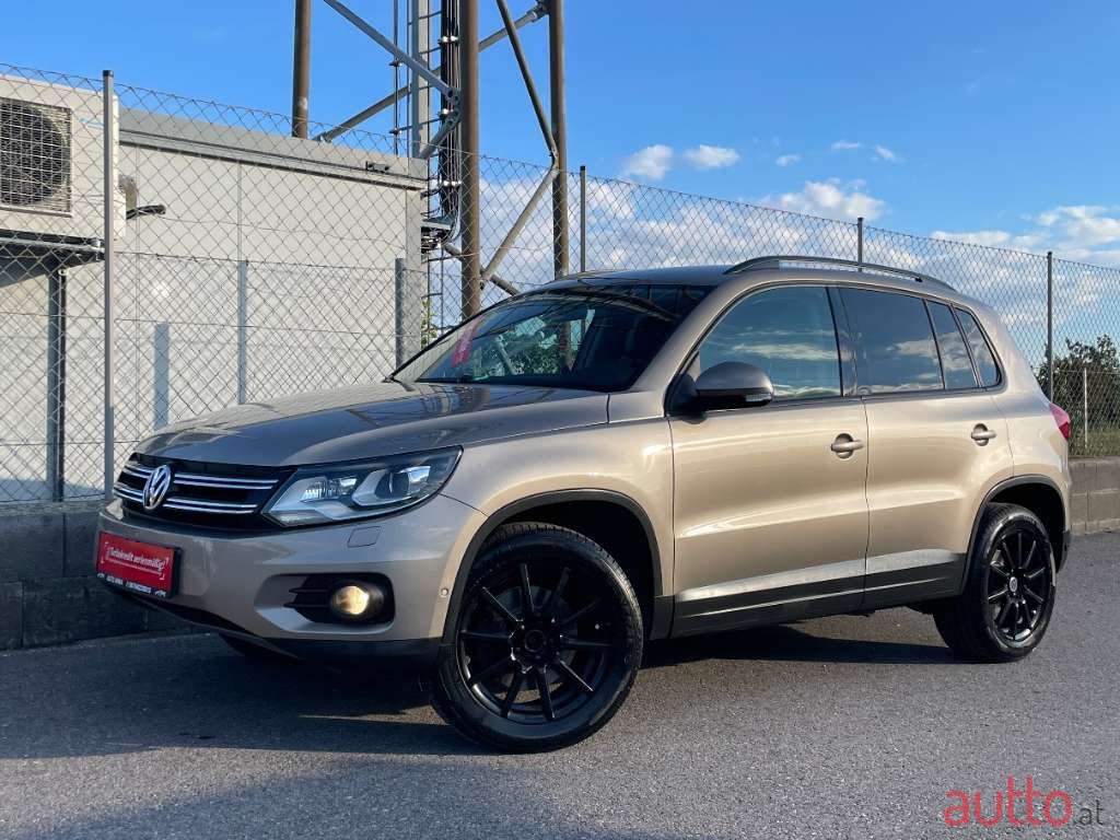 2012' Volkswagen Tiguan photo #3