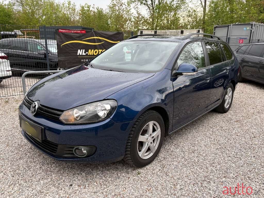 2011' Volkswagen Golf photo #1