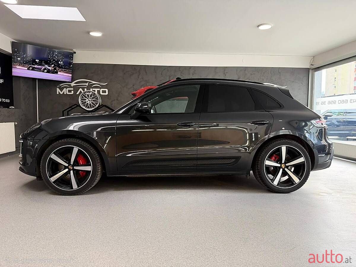 2021' Porsche Macan photo #3