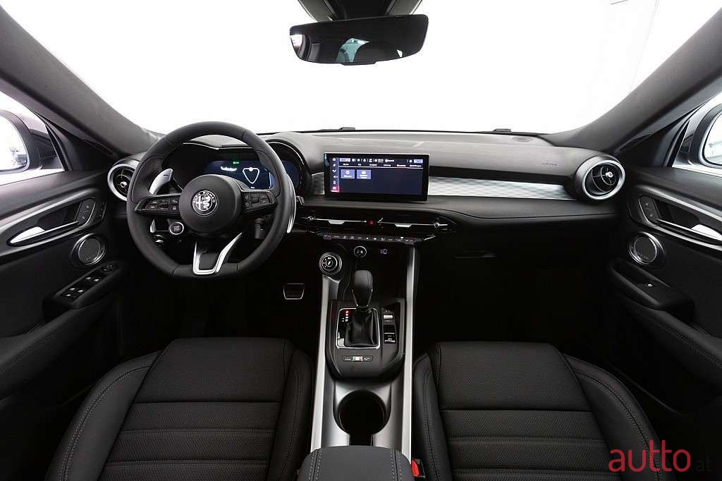 2023' Alfa Romeo Tonale photo #5