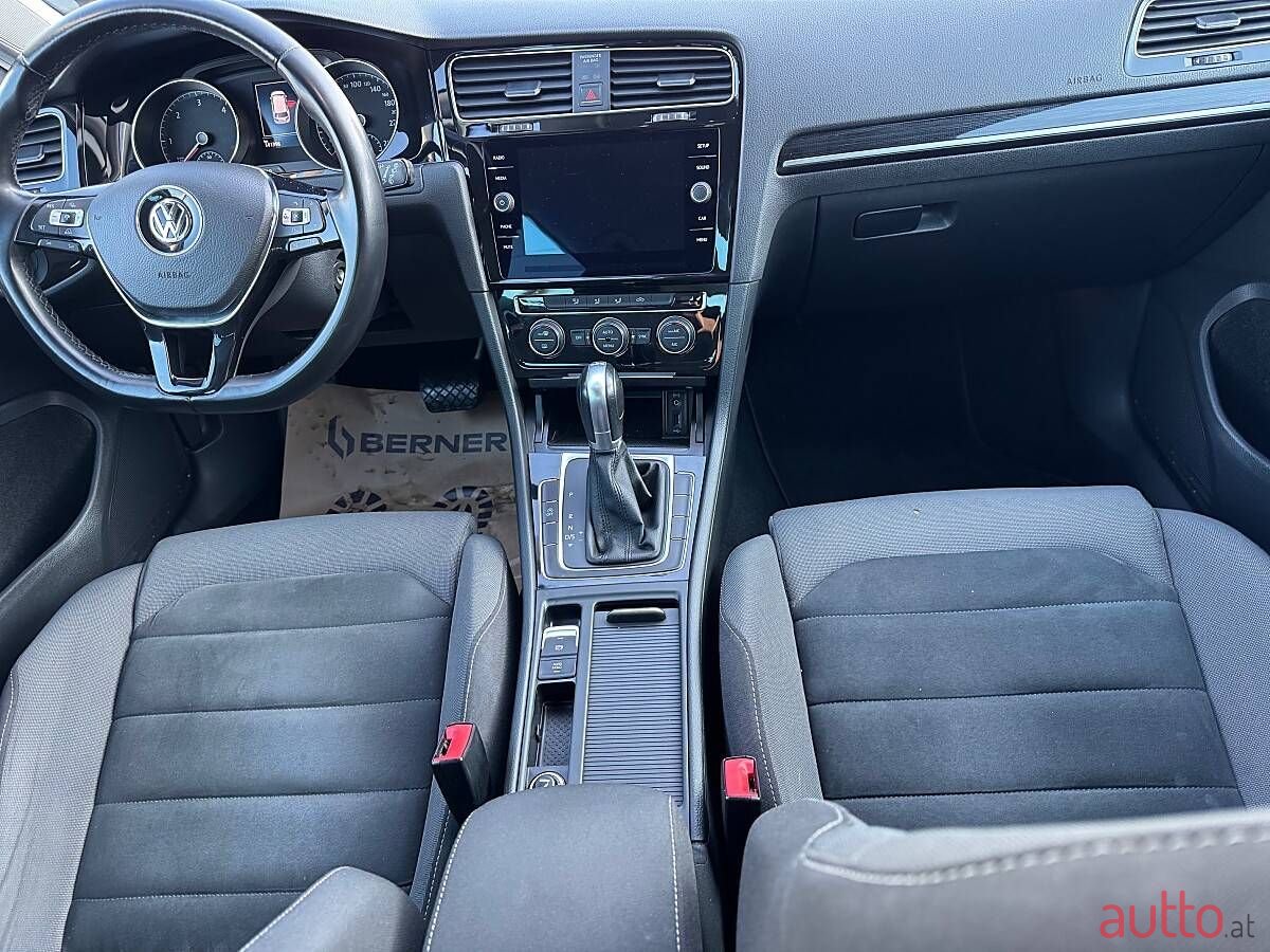2017' Volkswagen Golf photo #5