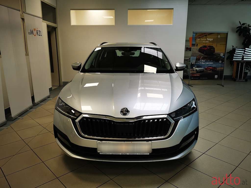 2021' Skoda Octavia photo #2