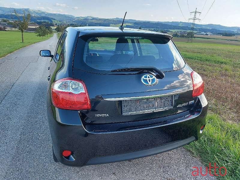 2010' Toyota Auris photo #5