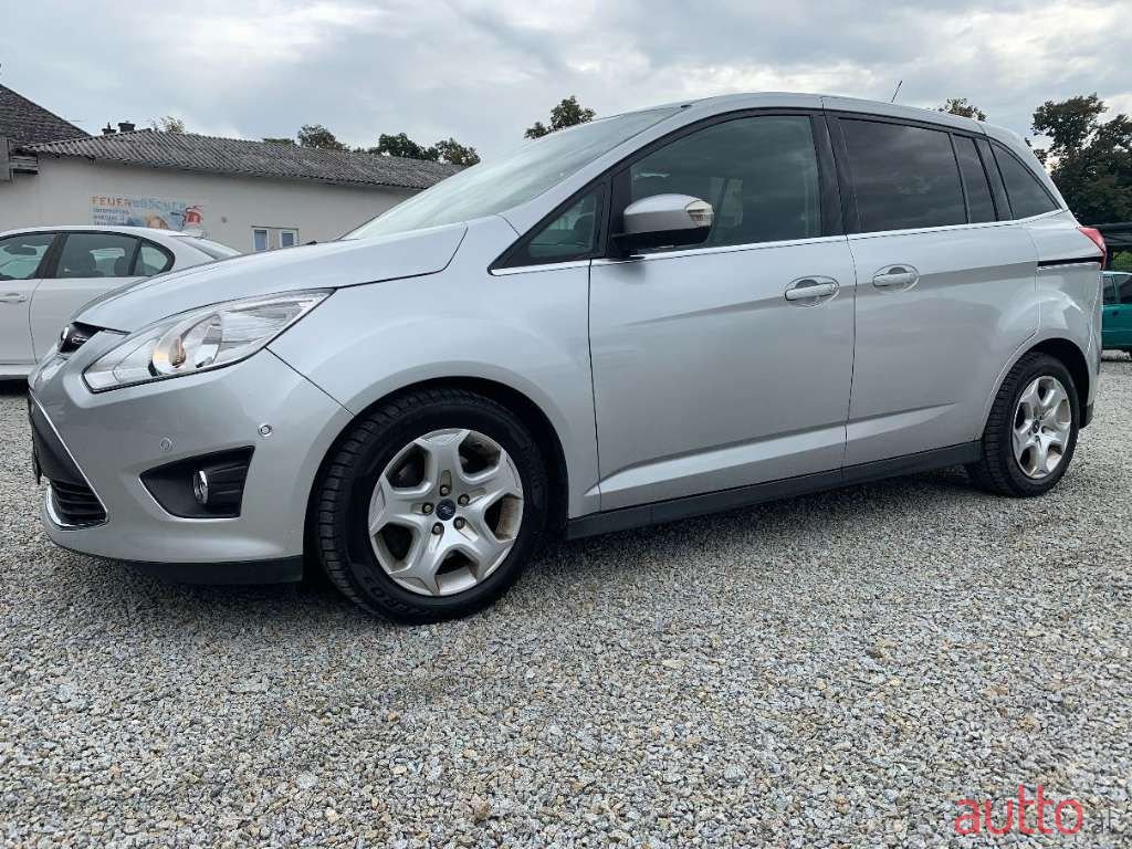 2011' Ford C-MAX photo #6