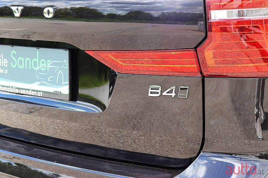 2023' Volvo XC60 photo #6