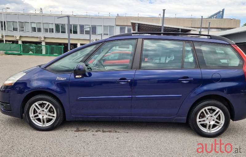 2008' Citroen C4 Picasso photo #2