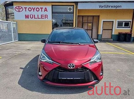 2017' Toyota Yaris photo #5