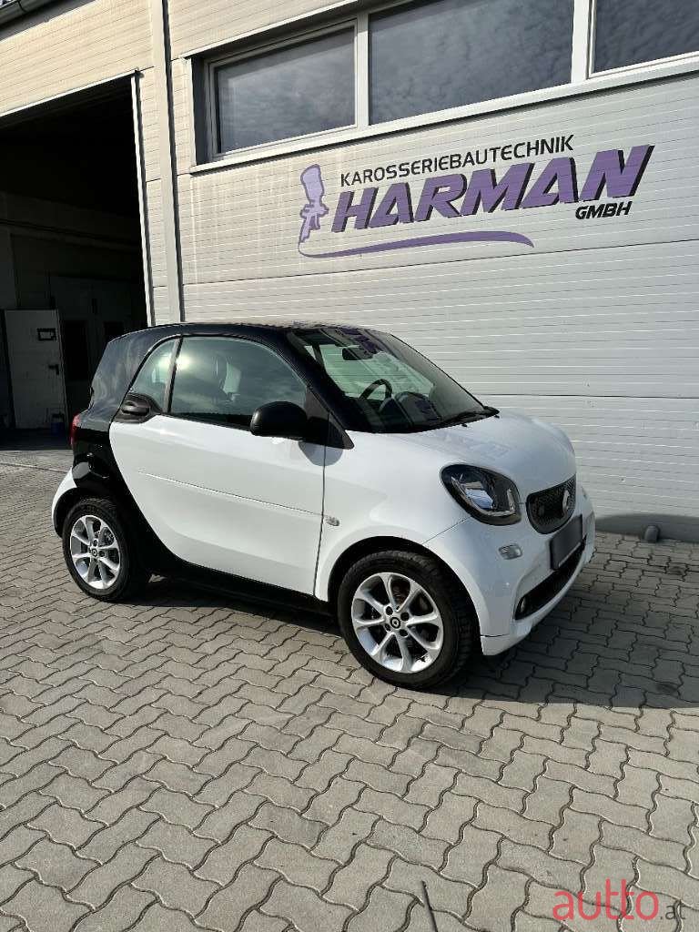 2020' Smart Fortwo photo #2