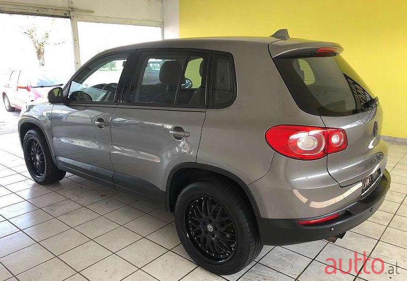 2009' Volkswagen Tiguan photo #4