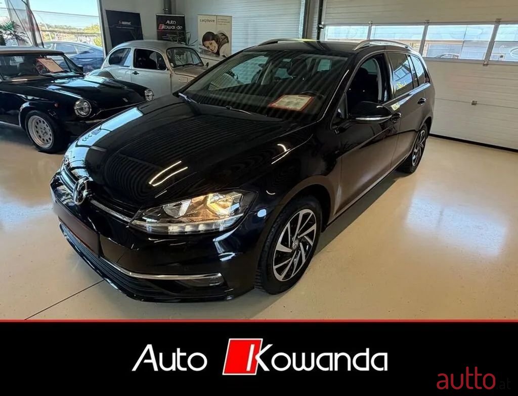 2019' Volkswagen Golf photo #1