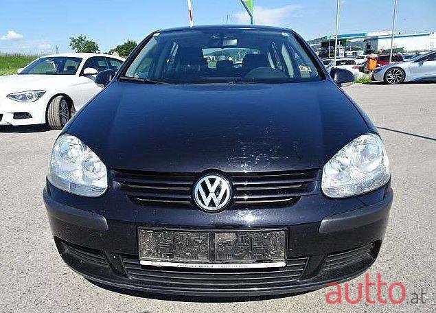 2005' Volkswagen Golf photo #2