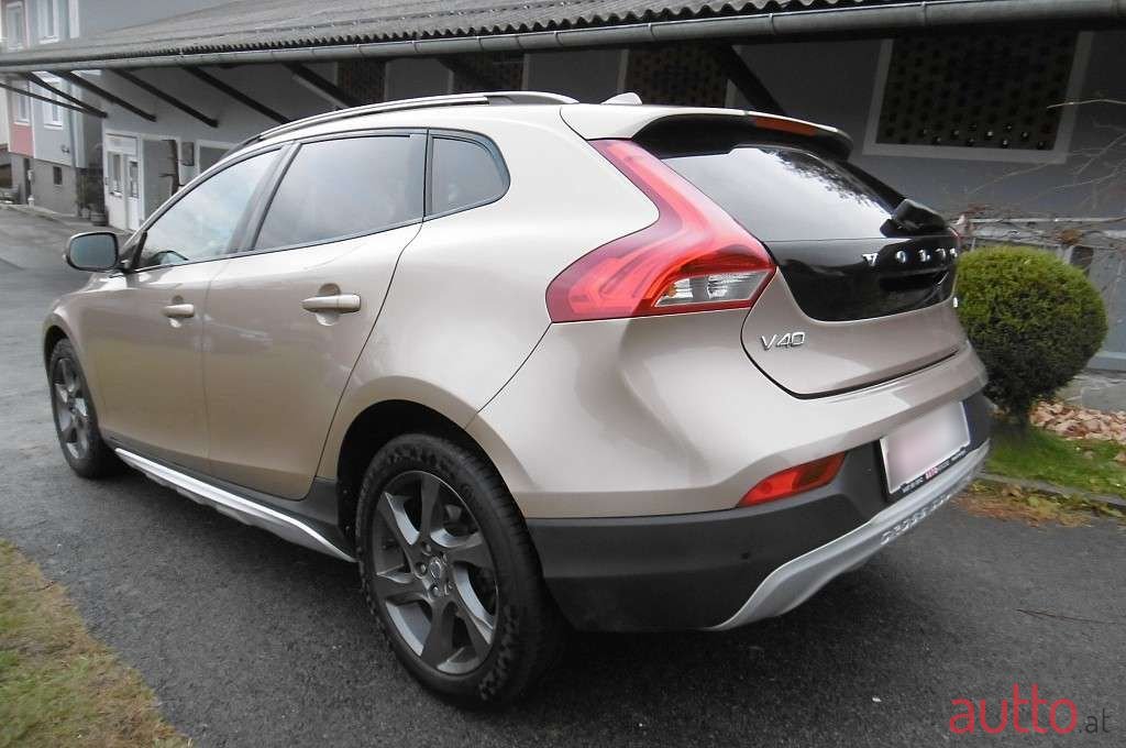 2013' Volvo V40 photo #3