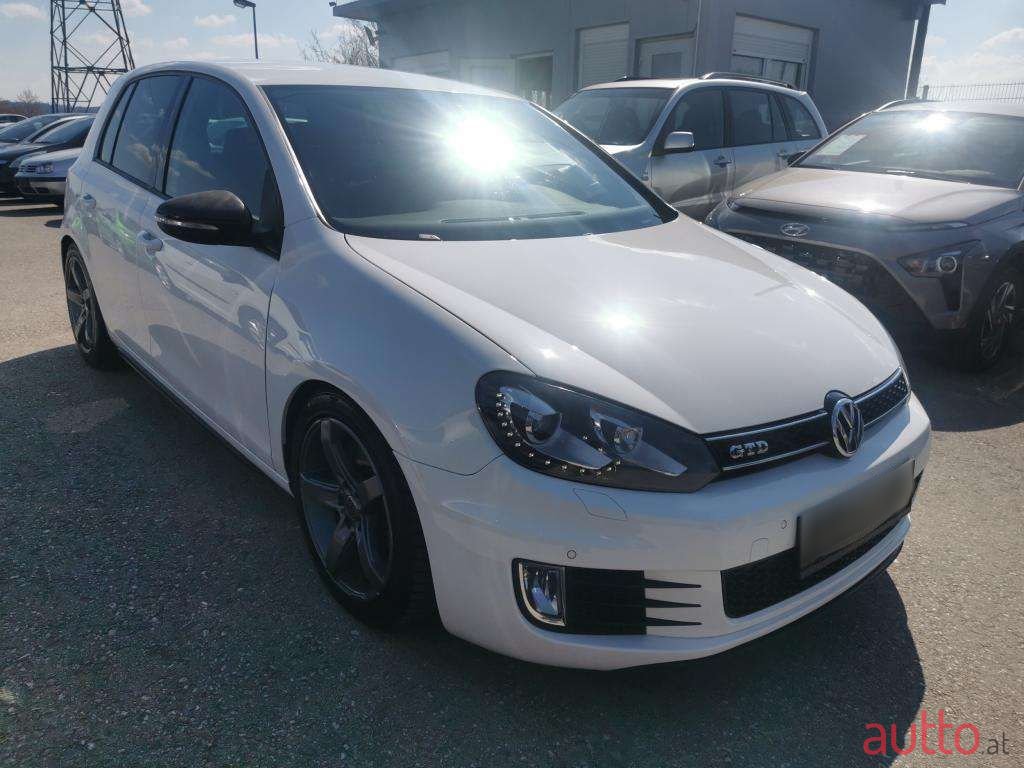 2011' Volkswagen Golf photo #2