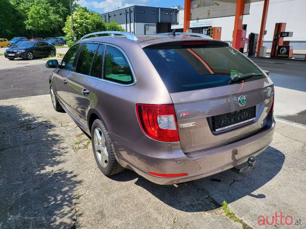 2012' Skoda Superb photo #5