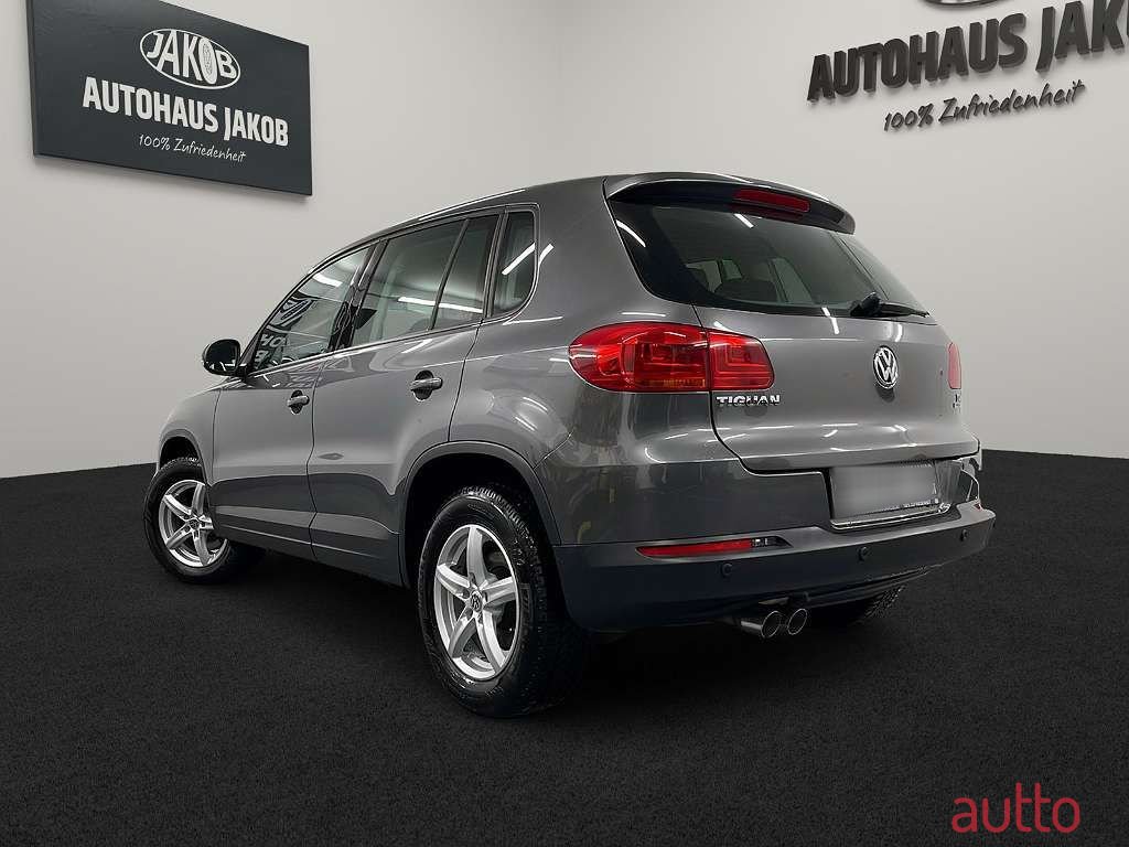 2012' Volkswagen Tiguan photo #4