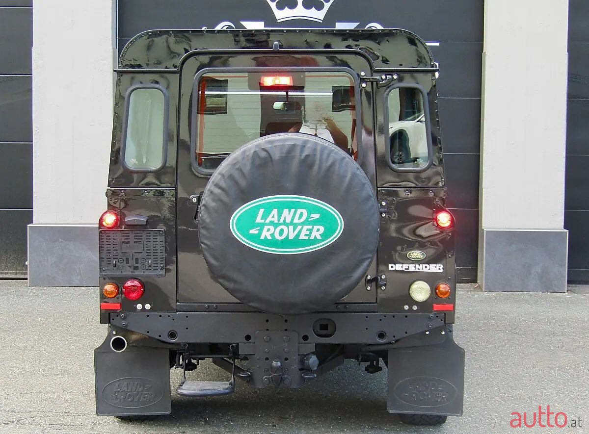 2010' Land Rover Defender photo #3