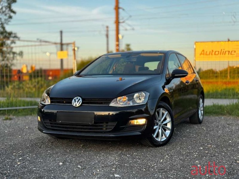 2015' Volkswagen Golf photo #2