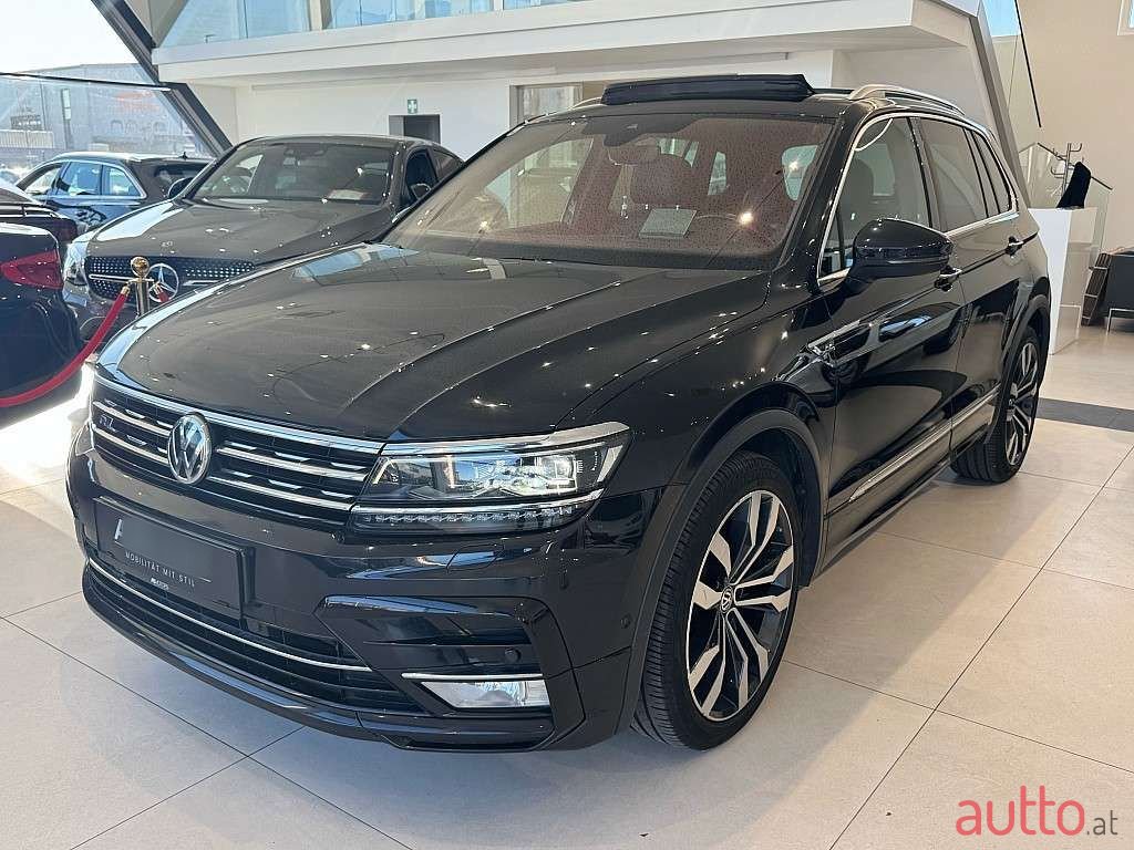 2017' Volkswagen Tiguan photo #2