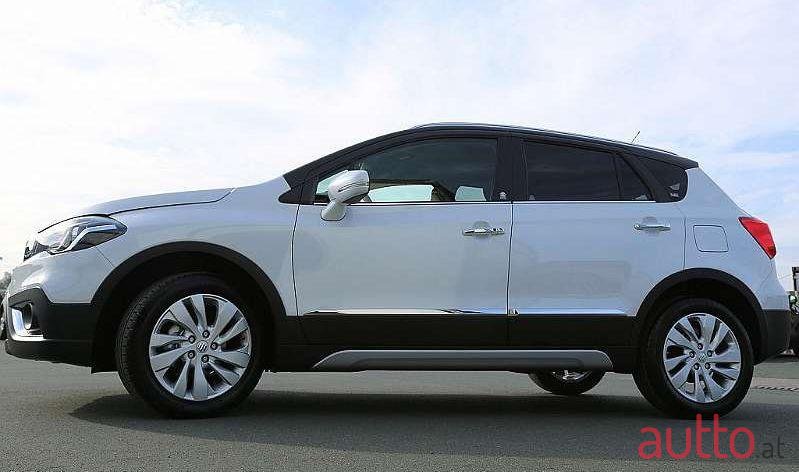 2020' Suzuki SX4 photo #1