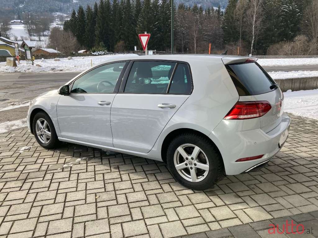 2017' Volkswagen Golf photo #4