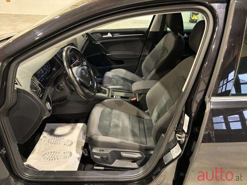 2020' Volkswagen Golf photo #3