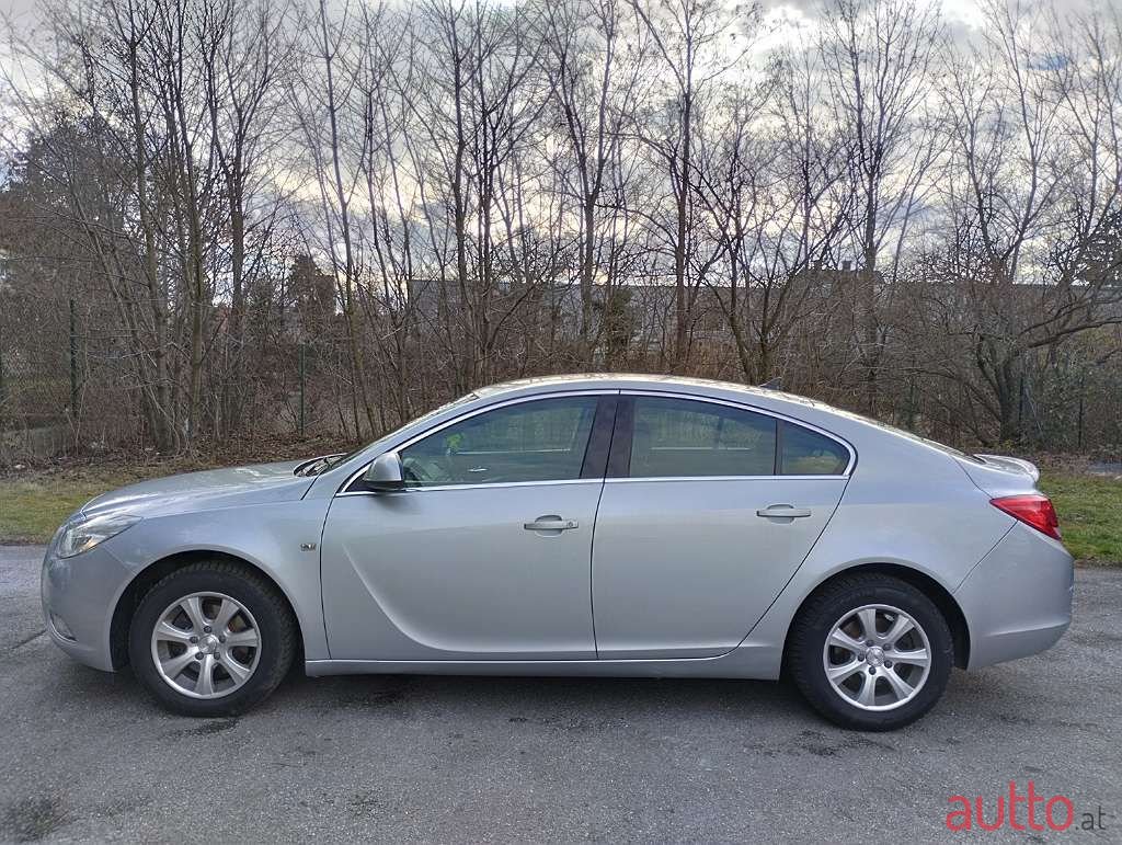 2011' Opel Insignia photo #2