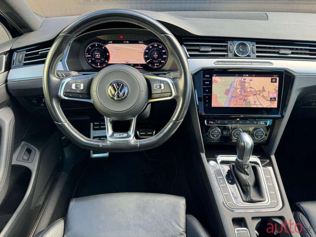 2019' Volkswagen Passat photo #5