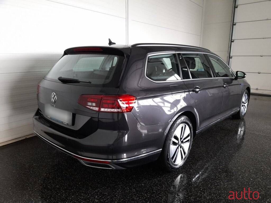 2021' Volkswagen Passat photo #3