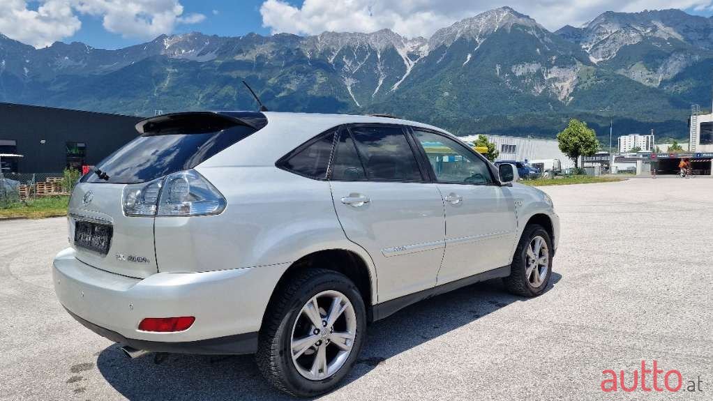 2020' Lexus RX photo #6