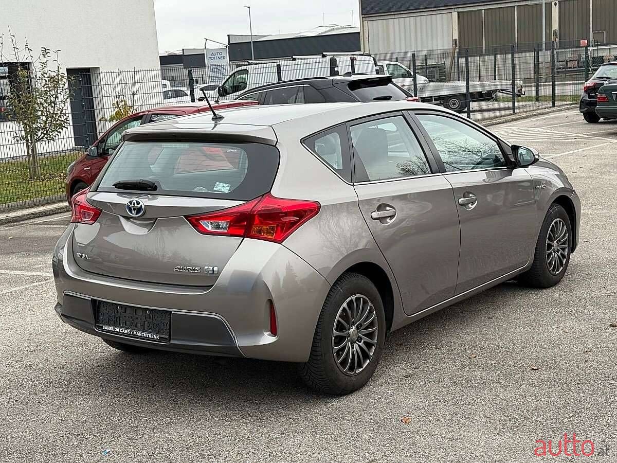 2015' Toyota Auris photo #3