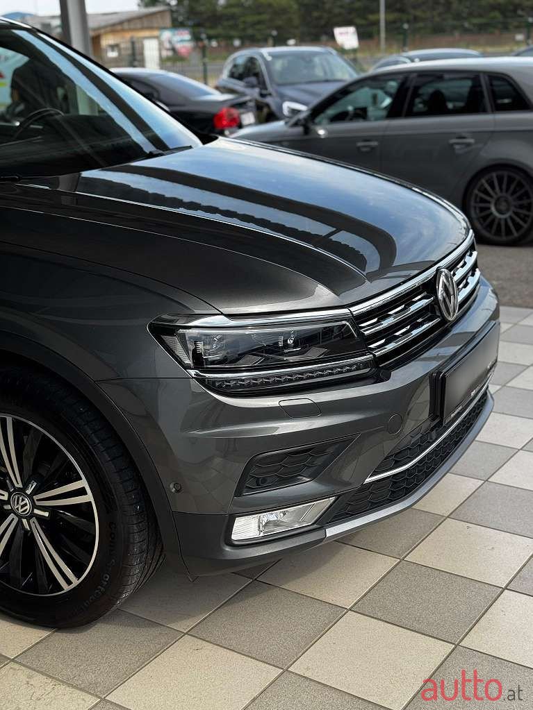 2016' Volkswagen Tiguan photo #2