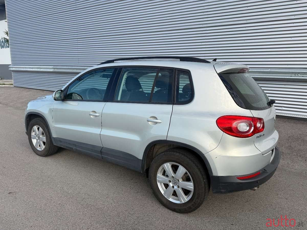 2010' Volkswagen Tiguan photo #5