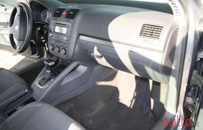 2006' Volkswagen Golf photo #1