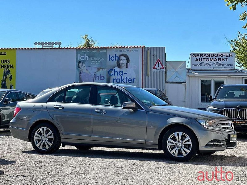 2011' Mercedes-Benz C-Klasse photo #1